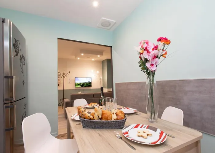 Evasion St Joseph Odysalis - Lit King Size - Parking - Proche Centre Apartment Colmar